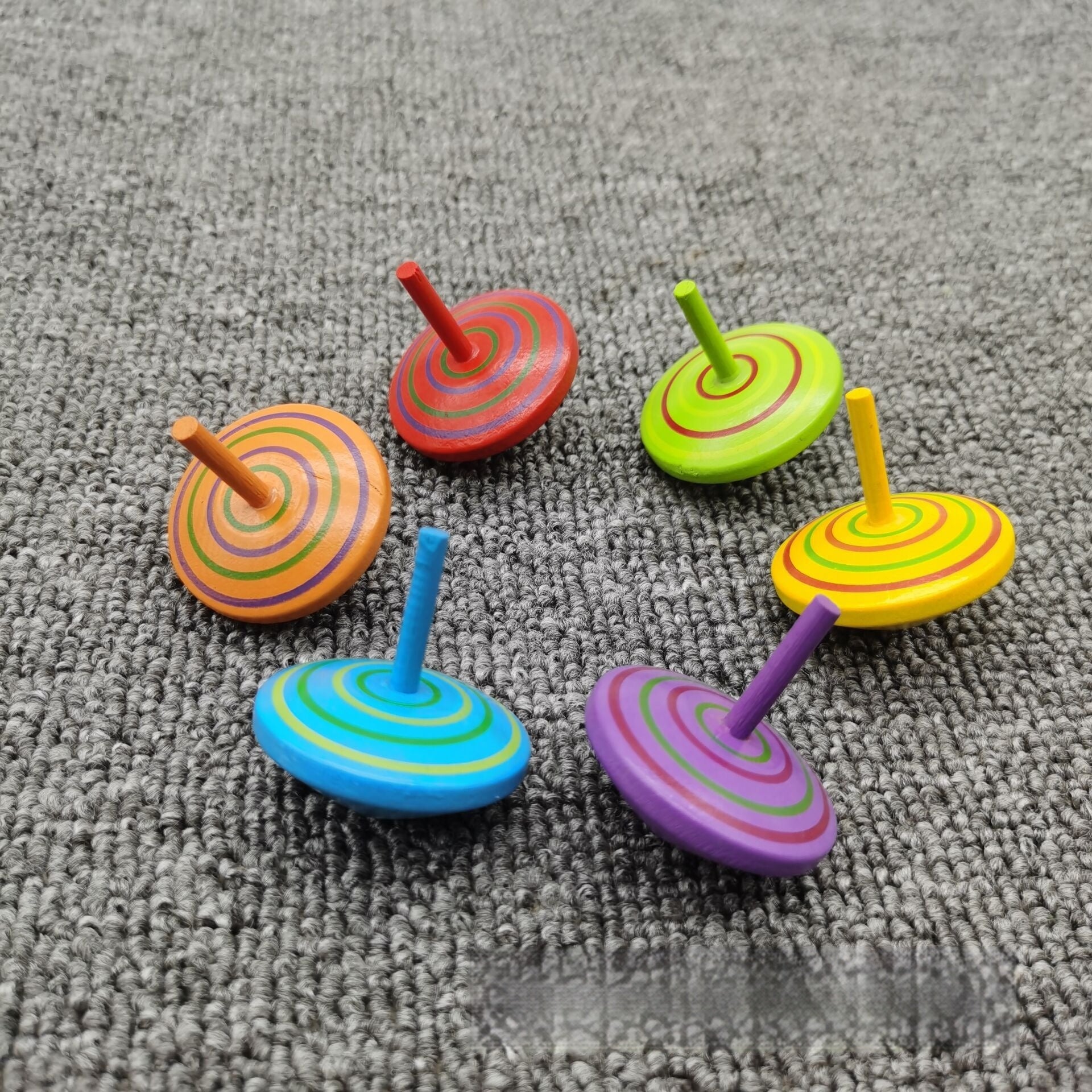 Desktop Decompression Rotating Wooden Toy Wooden Small Spinning Top.
