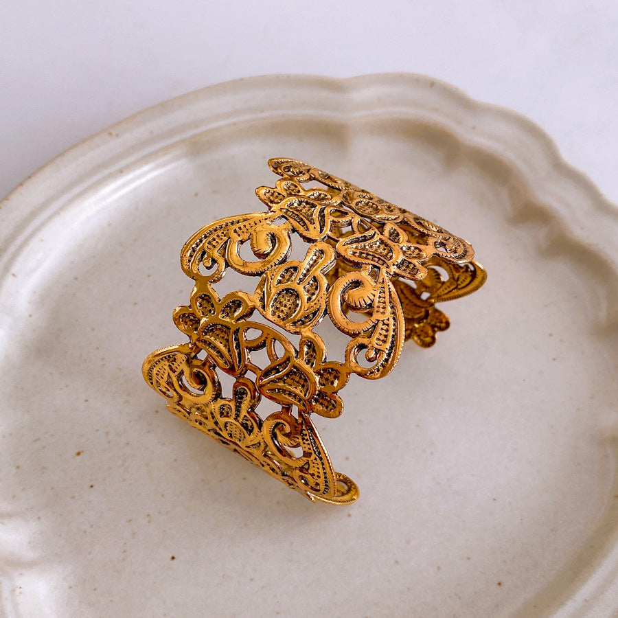 European And American Metal Flower Cutout Open-ended Bracelet Armband