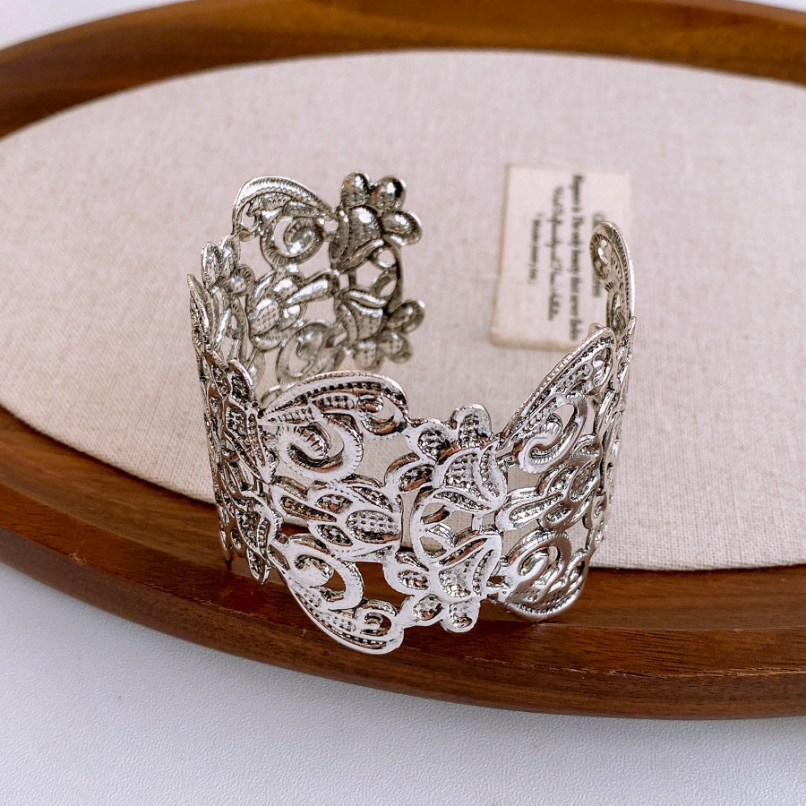 European And American Metal Flower Cutout Open-ended Bracelet Armband
