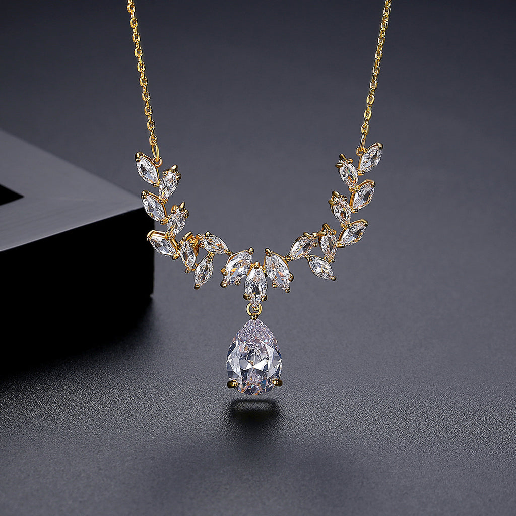 Water Drop Pendant Copper Inlaid Zircon Crystal Super Shining Necklace