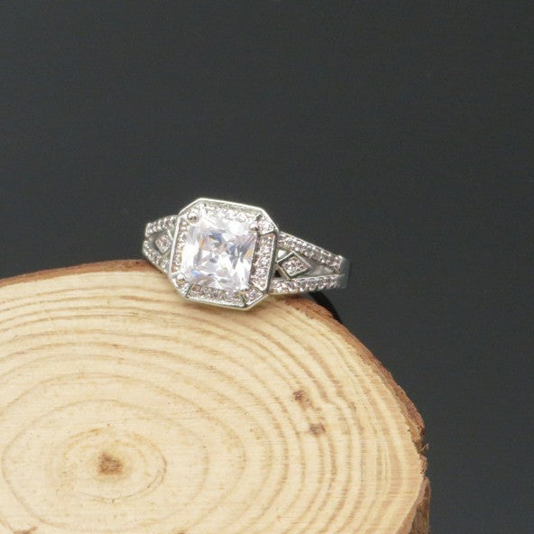 Zircon Ring Women's High-grade Hollow Ornament