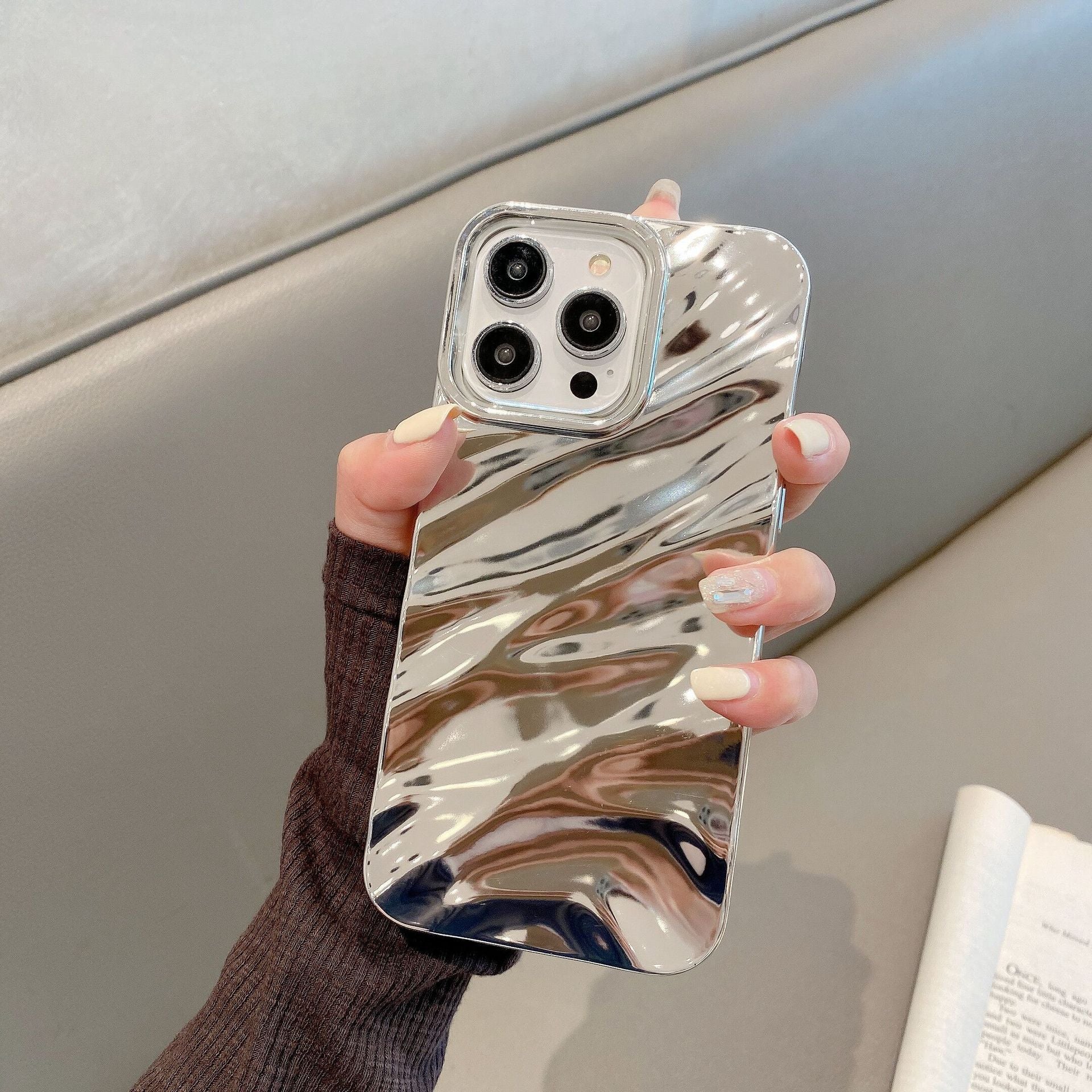 Anti-fall Soft Solid Color Wave Pleated Phone Case