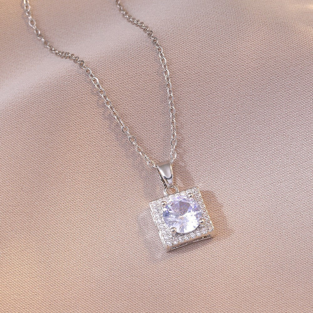 Women's Simple Love Heart Flowers Inlaid Jewel Special-interest Design All-match Necklace