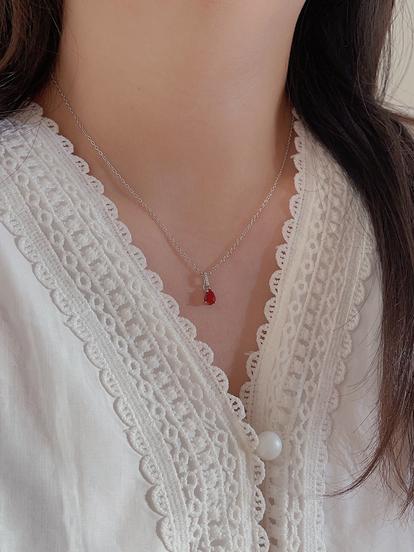 European And American Retro Water Drop Red Treasure Zircon Pendant
