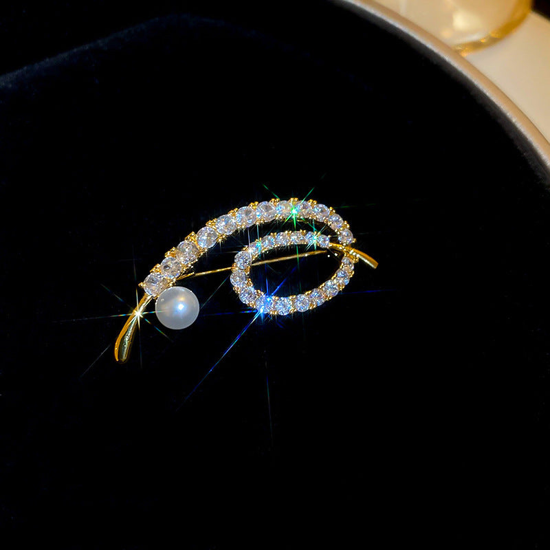 Real Gold Plating Irregular Letter Brooch