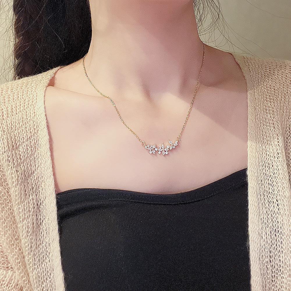 Simple Exquisite Petal Zircon Women's Necklace