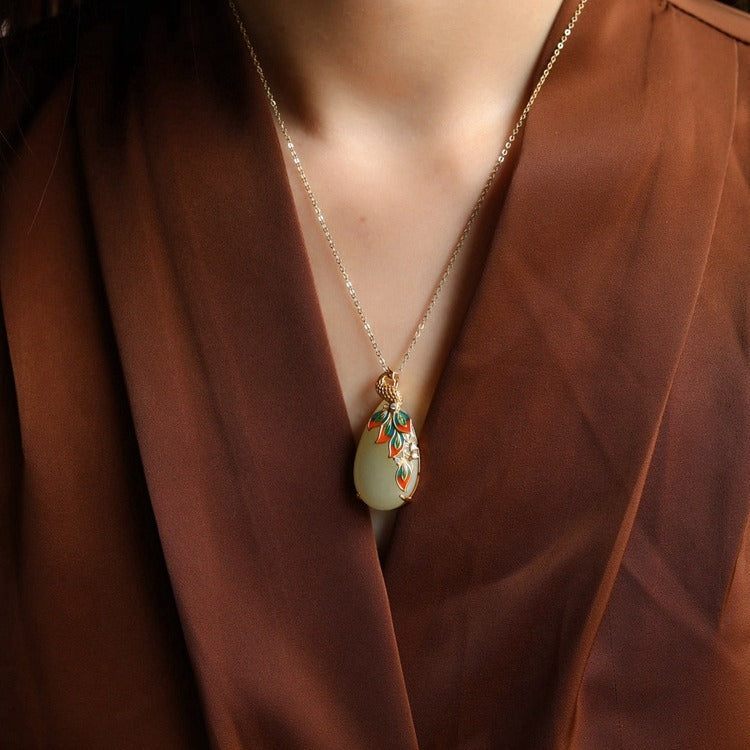 Women's Palace Style Ancient White Jade Necklace