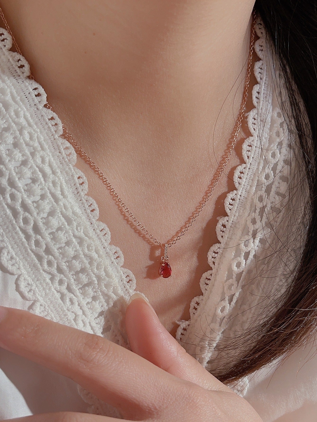 European And American Retro Water Drop Red Treasure Zircon Pendant