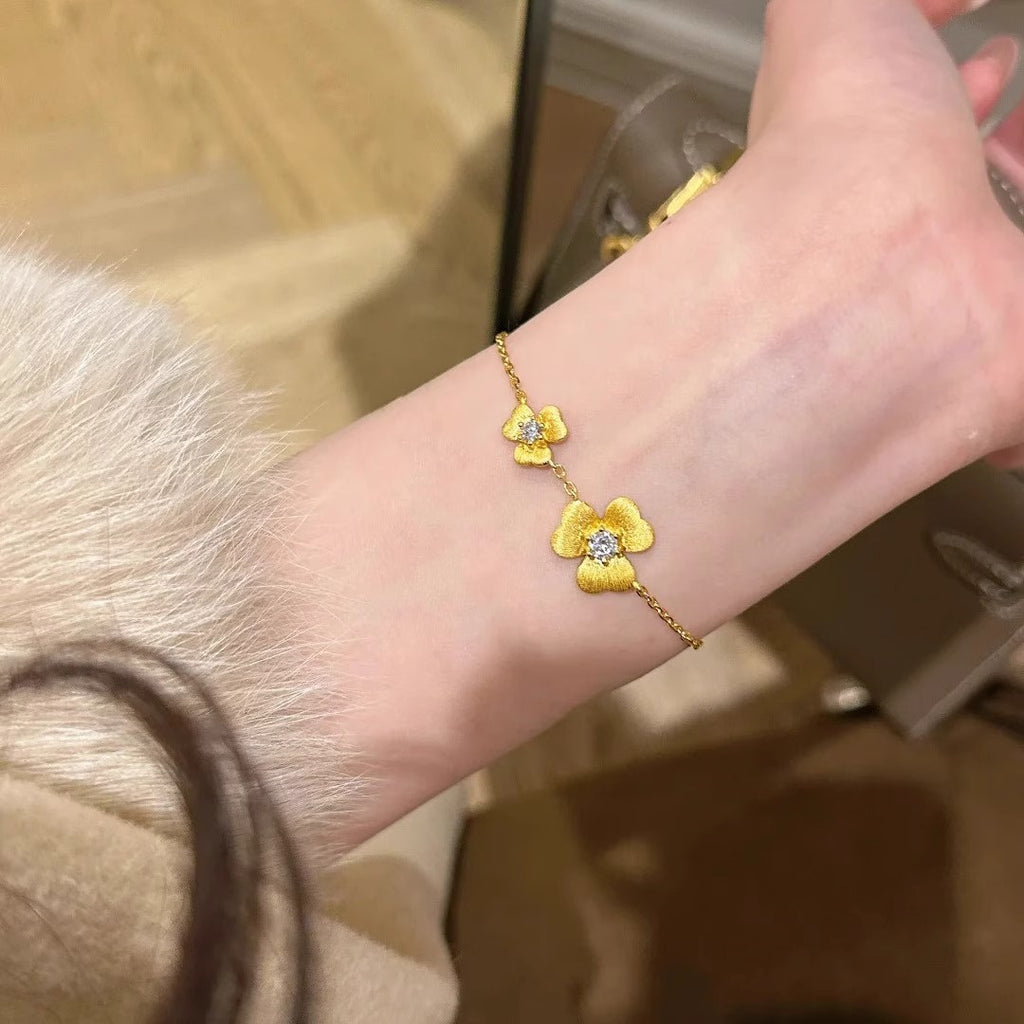 Gold-feeling Gold Ancient Brushed Clover Bracelet For Women Mild Luxury Retro