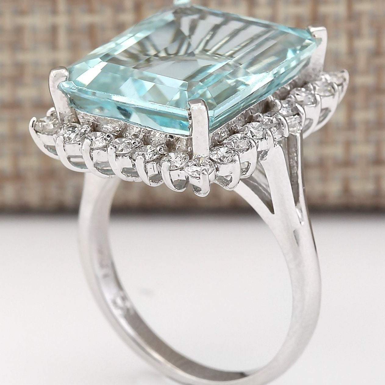 Women's Versatile Fashion Inlaid Lake Blue Zircon Ring
