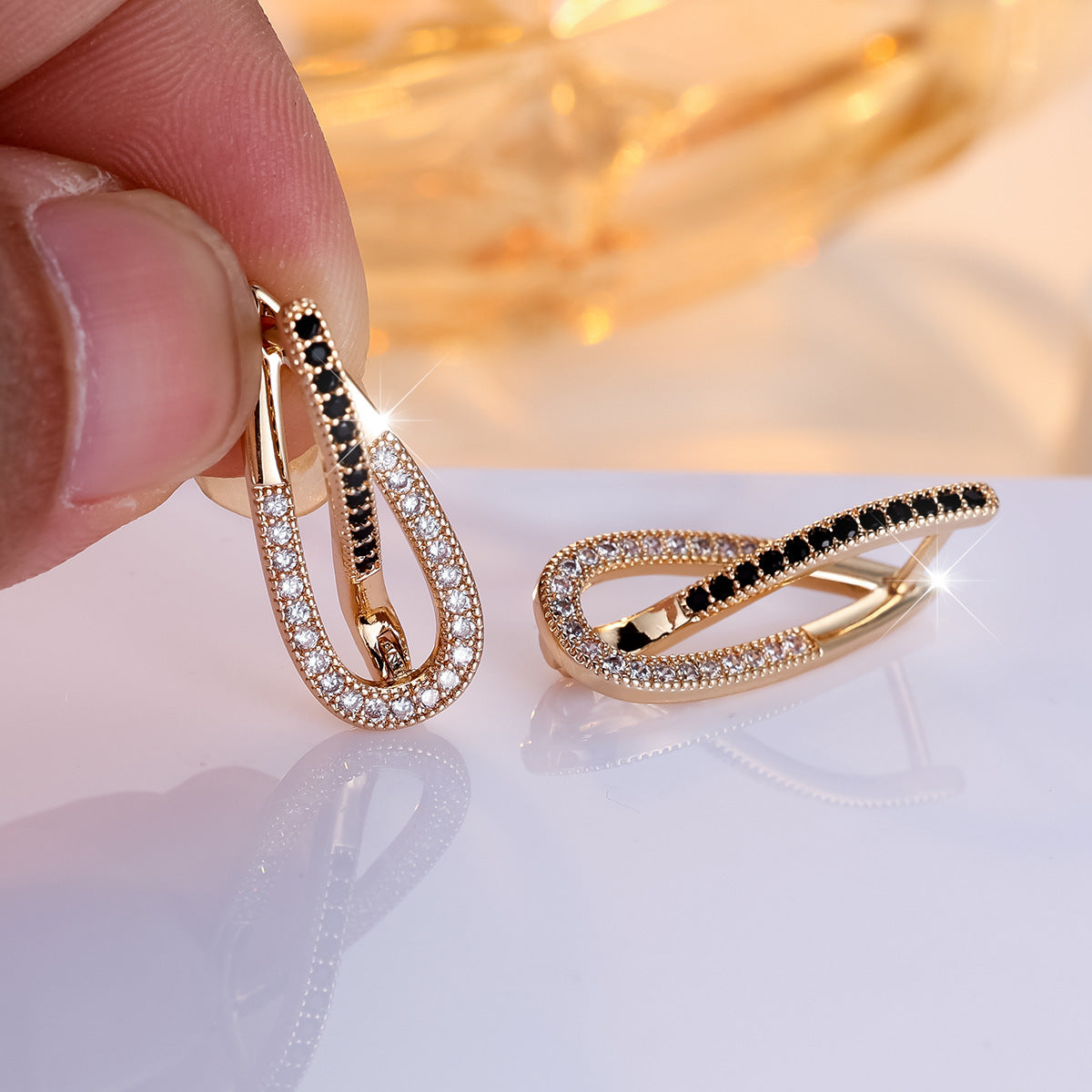 Women's Round Black And White Zircon Drop Shape Earrings