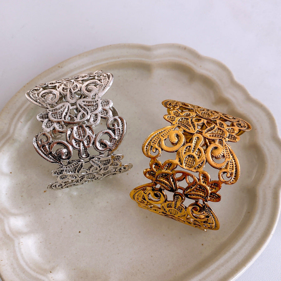 European And American Metal Flower Cutout Open-ended Bracelet Armband