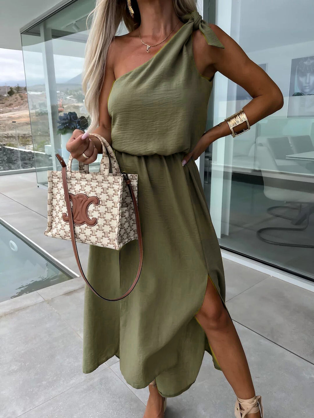 Slant Shoulder Sleeveless Split Large Swing Dress