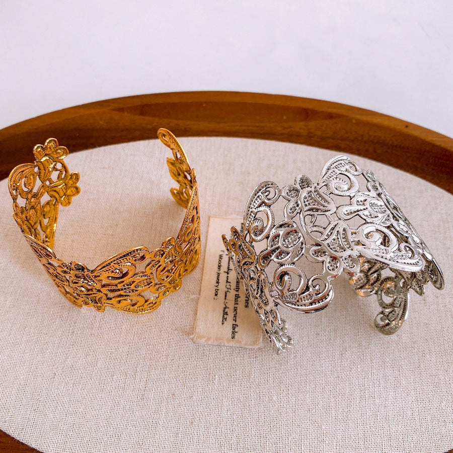 European And American Metal Flower Cutout Open-ended Bracelet Armband